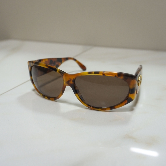 Vintage Gucci sunglasses - Picture 3 of 9